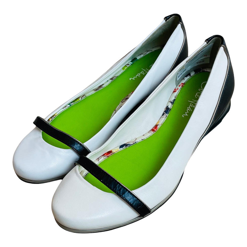 🍀Cole Haan Sz 6 White “Addison” Nike Air Flats with Black Accent Toe Strap